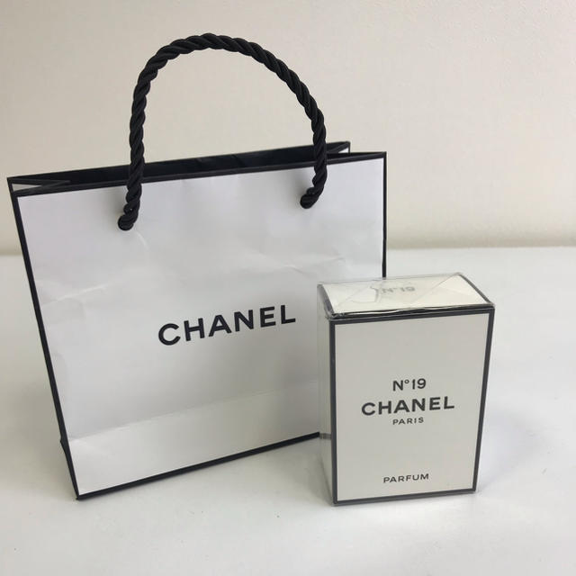 CHANEL - シャネル N°19 PARFUMの通販 by YMS636603's shop｜シャネルならラクマ