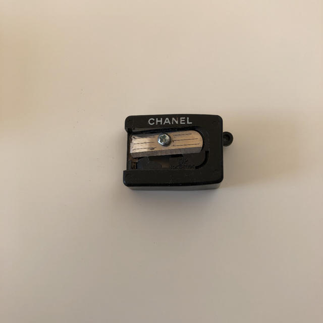 CHANEL(シャネル)のCHANEL シャネル　シャープナー コスメ/美容のベースメイク/化粧品(アイブロウペンシル)の商品写真