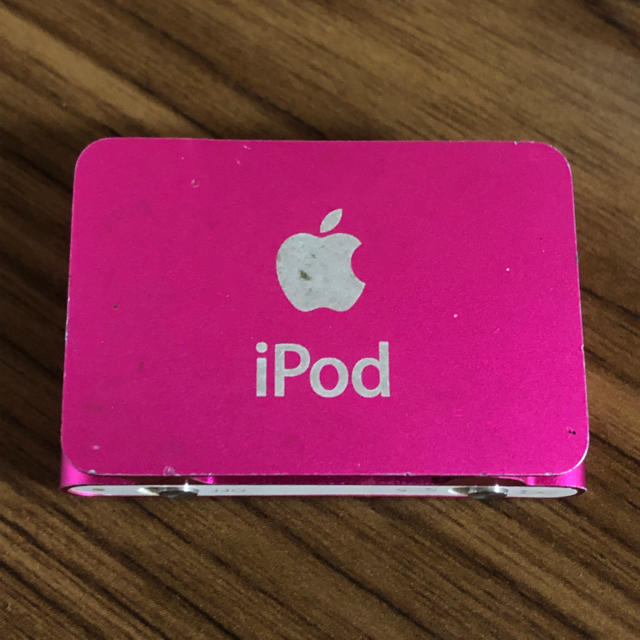 Apple(アップル)のiPod shuffle 2ndGEN［1GB］ スマホ/家電/カメラのオーディオ機器(ポータブルプレーヤー)の商品写真