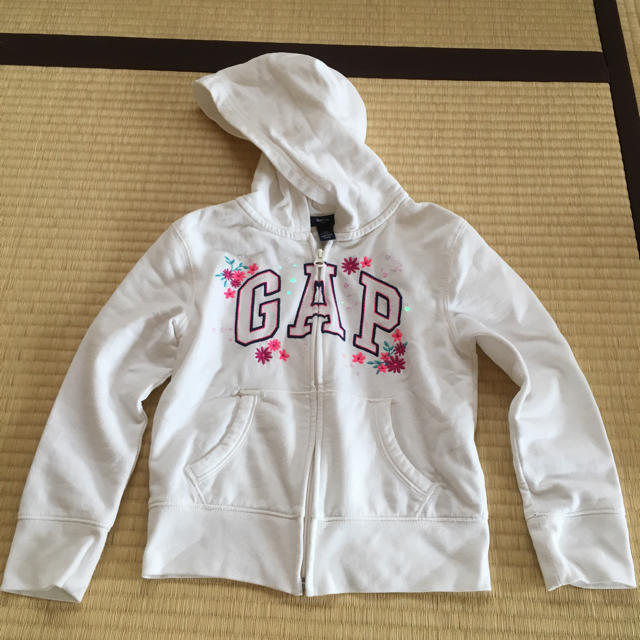 GAP Kids(ギャップキッズ)のGAP kids☆パーカー120 キッズ/ベビー/マタニティのキッズ服女の子用(90cm~)(ジャケット/上着)の商品写真