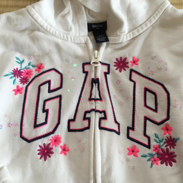 GAP Kids(ギャップキッズ)のGAP kids☆パーカー120 キッズ/ベビー/マタニティのキッズ服女の子用(90cm~)(ジャケット/上着)の商品写真