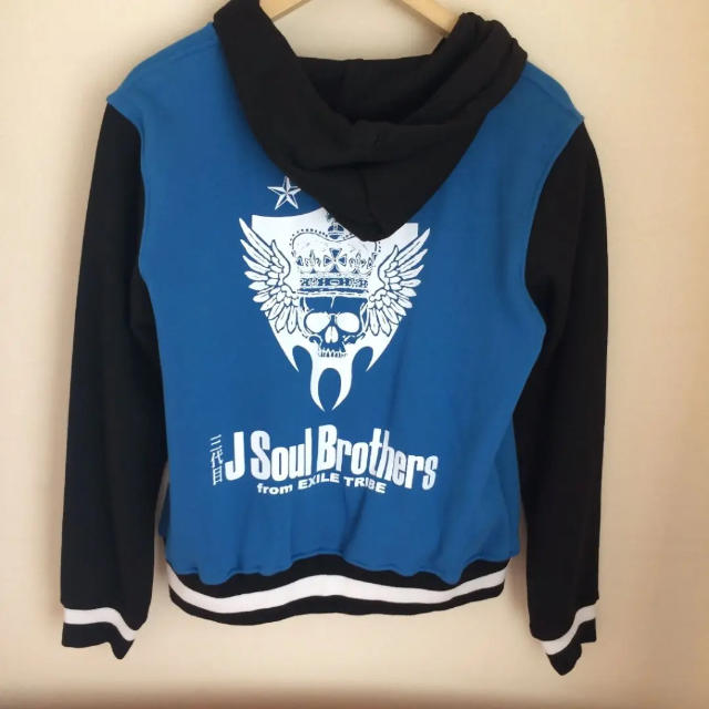 三代目 J Soul Brothers(サンダイメジェイソウルブラザーズ)の三代目 BI スタジャン パーカー  エンタメ/ホビーのタレントグッズ(ミュージシャン)の商品写真