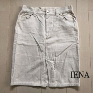 イエナ(IENA)のIENA イエナ コーデュロイひざ丈スカート オフホワイト(ひざ丈スカート)