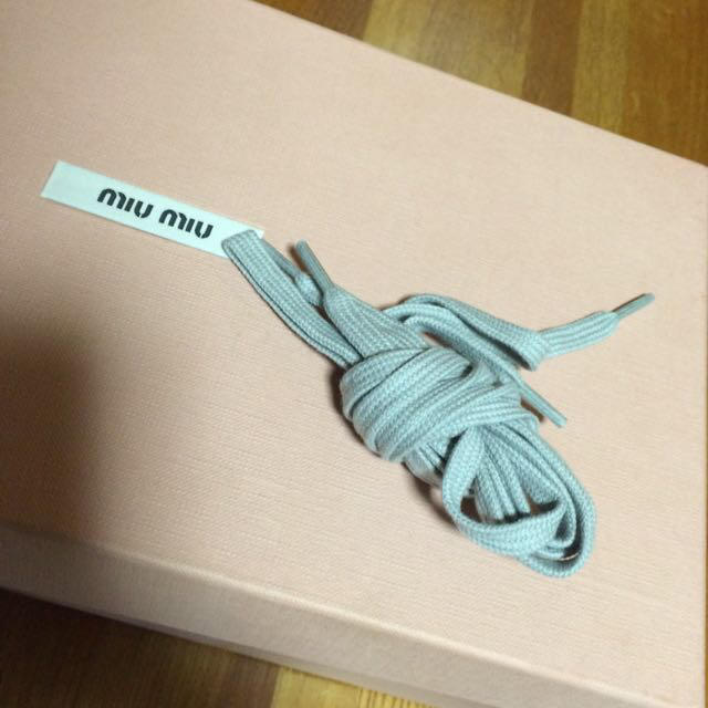 miumiu(ミュウミュウ)のmiumiuスニーカー レディースの靴/シューズ(スニーカー)の商品写真
