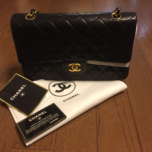 CHANEL(シャネル)のCHANEL シャネル マトラッセ ショルダーバック 黒 ブラック 本物 美品  レディースのバッグ(ショルダーバッグ)の商品写真