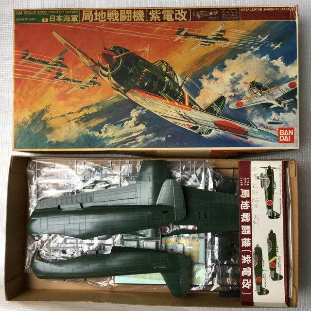 日本海軍 局地戦闘機 紫電改 1/24 バンダイ プラモデルの通販 by 日本海軍 局地戦闘機 紫電改 1/24 バンダイ プラモデルの通販 by
