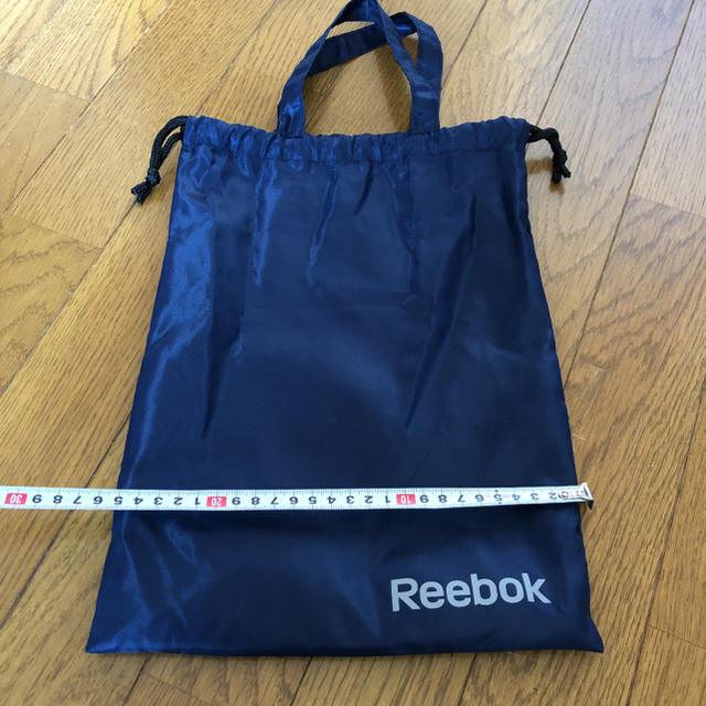 Reebok(リーボック)の新品 未使用 リーボック  袋 エコ ナイロン 手提げ シューズ入れ 巾着 スポーツ/アウトドアのトレーニング/エクササイズ(トレーニング用品)の商品写真