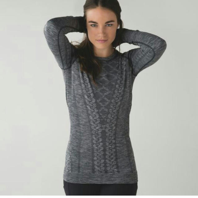 lululemon(ルルレモン)のルルレモン rest less pull over 長袖 レディースのトップス(カットソー(長袖/七分))の商品写真