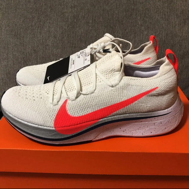 NIKE(ナイキ)の26.5cm NIKE VAPORFLY  4% FLYKNIT  スポーツ/アウトドアのランニング(シューズ)の商品写真