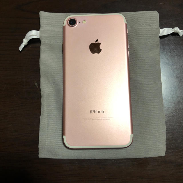 Apple(アップル)のiPhone 7 Rose Gold 128 GB Softbank スマホ/家電/カメラのスマートフォン/携帯電話(スマートフォン本体)の商品写真