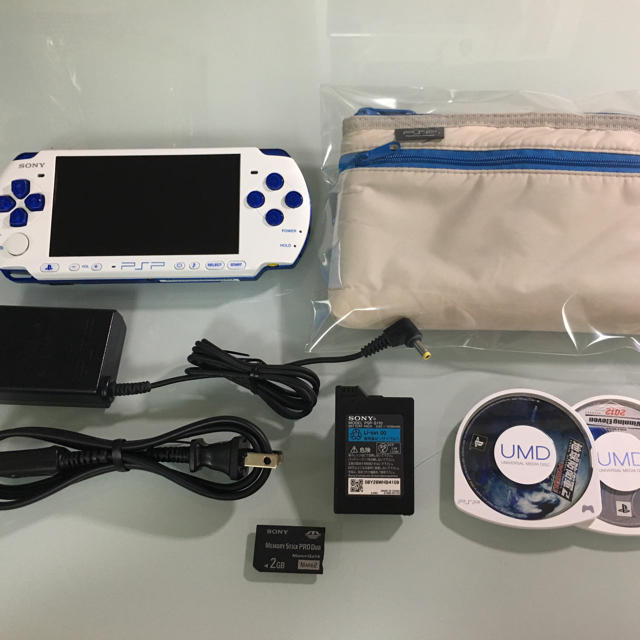 美品 PSP-3000 ホワイト/ブルーとクロヒョウ2