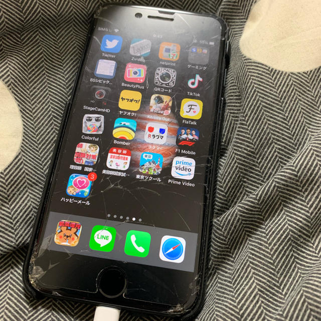 Apple(アップル)のアイフォン7  スマホ/家電/カメラのスマートフォン/携帯電話(スマートフォン本体)の商品写真