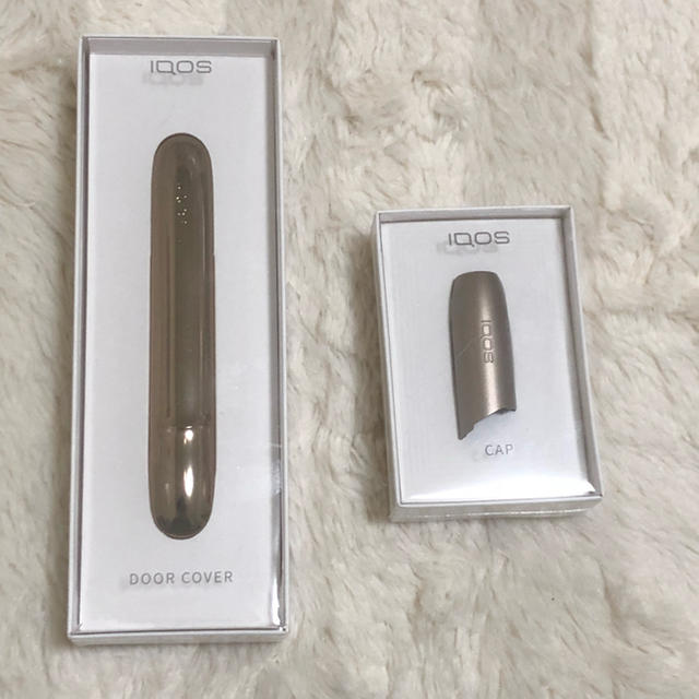 IQOS(アイコス)の【ゴールド】iQOS3 ドアカバー キャップセット メンズのファッション小物(タバコグッズ)の商品写真