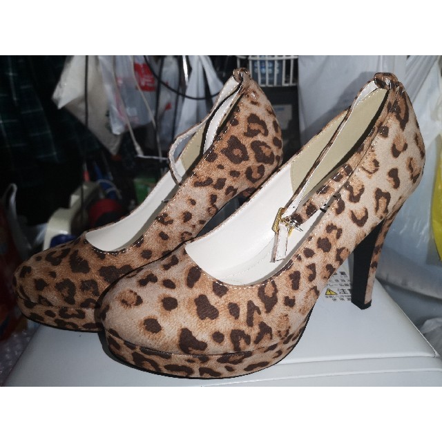 豹柄パンプス　Lサイズ　ヒール10cm 新品未使用 レディースの靴/シューズ(ハイヒール/パンプス)の商品写真