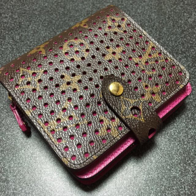 LOUIS VUITTON(ルイヴィトン)の廃盤品‼️財布 レディースのファッション小物(財布)の商品写真