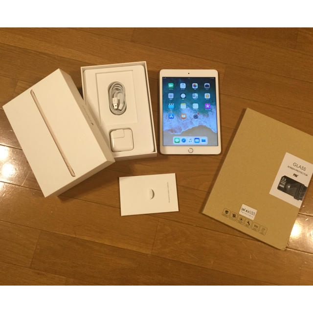 iPad(アイパッド)の【美品】iPad mini3 64GB WiFiモデル ゴールド 強化ガラス付き スマホ/家電/カメラのPC/タブレット(タブレット)の商品写真