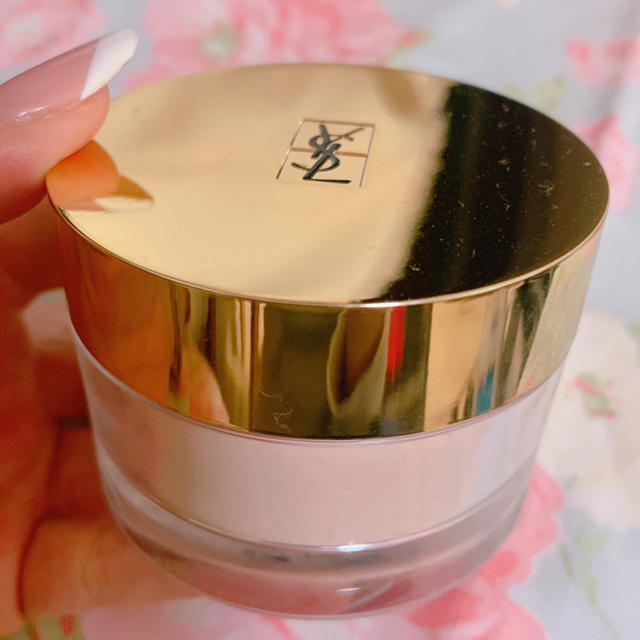 Yves Saint Laurent Beaute(イヴサンローランボーテ)のイヴ・サンローラン♡フェイスパウダー コスメ/美容のベースメイク/化粧品(フェイスパウダー)の商品写真