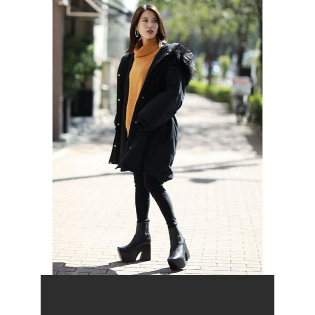 EMODA(エモダ)のemoda オーバーフーディーカーブ コート レディースのジャケット/アウター(ロングコート)の商品写真