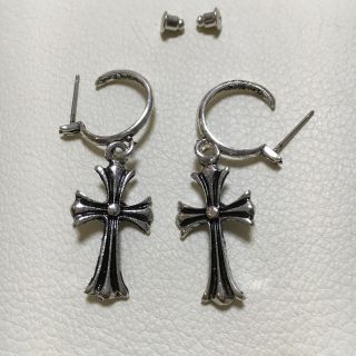 クロムハーツ(Chrome Hearts)のクロムハーツタイニーＣＨクロス風ピアス！！新品(ピアス(両耳用))