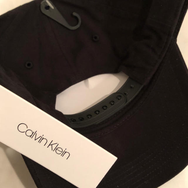 Calvin Klein(カルバンクライン)の 正規品 カルバンクライン キャップ ブラック レッド ロゴ フリー メンズの帽子(キャップ)の商品写真