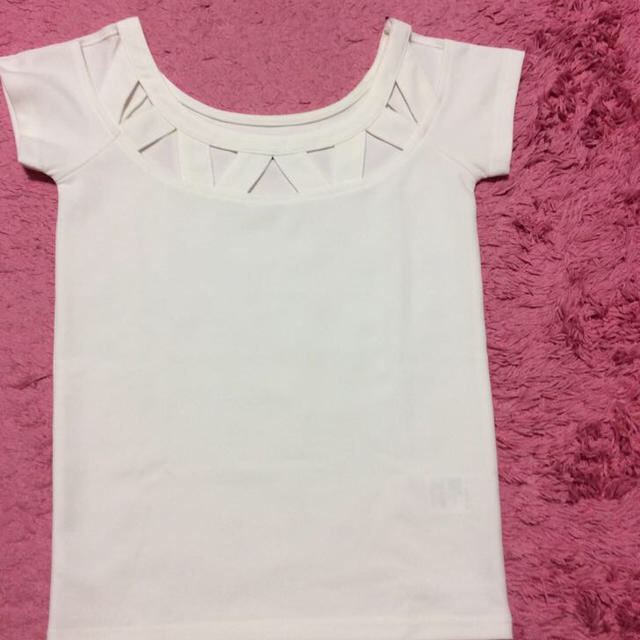 ENVYM(アンビー)のＥＮＶＹＭ ネックデザインカットTT レディースのトップス(Tシャツ(半袖/袖なし))の商品写真
