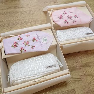 ローラアシュレイ(LAURA ASHLEY)の新品未使用!! ローラアシュレイ ポーチ&ハンカチ ２セット(ポーチ)