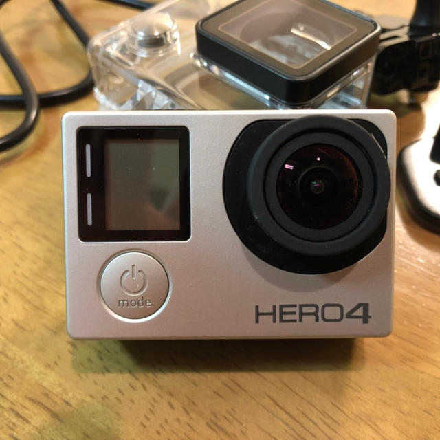 GoPro(ゴープロ)のGoPro HERO 4 silver  ¥17000→¥13000⬇︎⬇︎⬇︎ スマホ/家電/カメラのカメラ(コンパクトデジタルカメラ)の商品写真