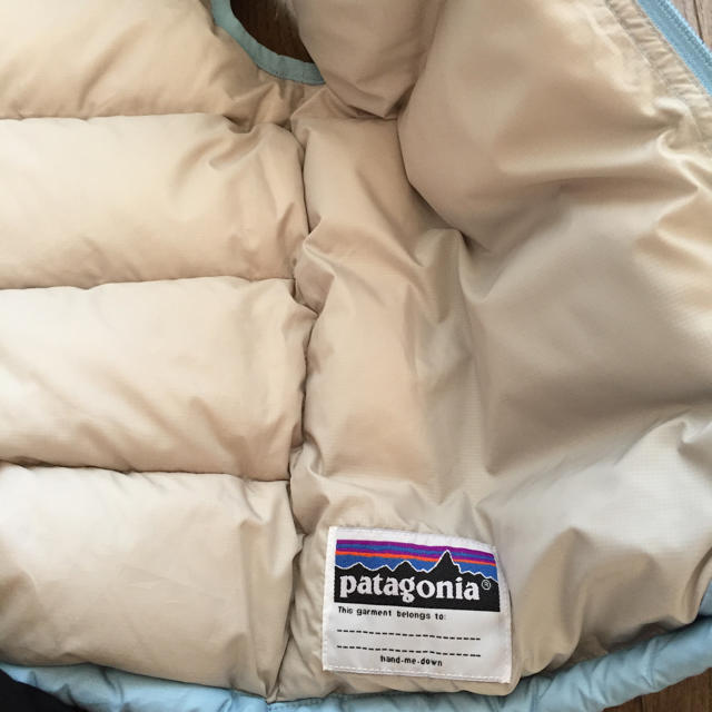 patagonia(パタゴニア)のパタゴニア kids ダウンベスト キッズ/ベビー/マタニティのキッズ服男の子用(90cm~)(ジャケット/上着)の商品写真