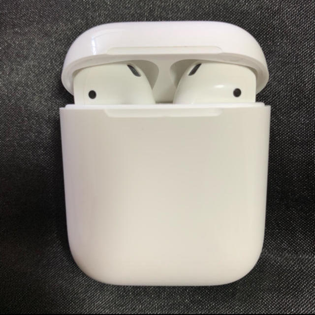 Apple(アップル)のAirPods スマホ/家電/カメラのオーディオ機器(ヘッドフォン/イヤフォン)の商品写真