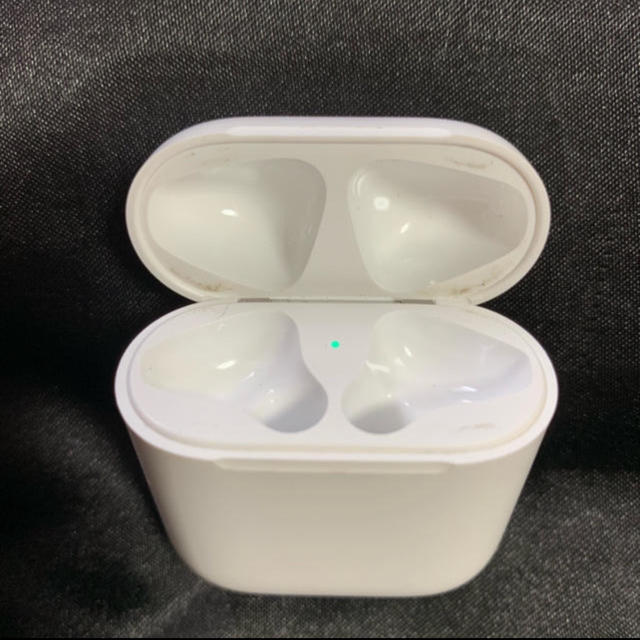 Apple(アップル)のAirPods スマホ/家電/カメラのオーディオ機器(ヘッドフォン/イヤフォン)の商品写真