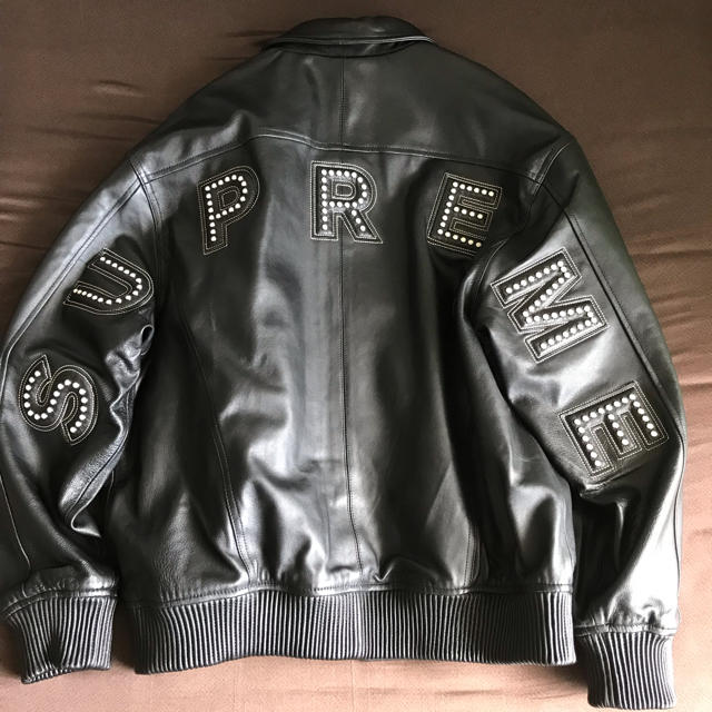 Supreme(シュプリーム)のsupreme Studded Arc Logo Leather Jacket メンズのジャケット/アウター(レザージャケット)の商品写真