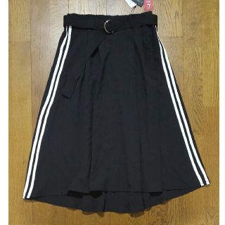 シマムラ(しまむら)の最終値下げ！新品タグ付き♡しまむら♡ベルト付サイドラインスカート(ロングスカート)