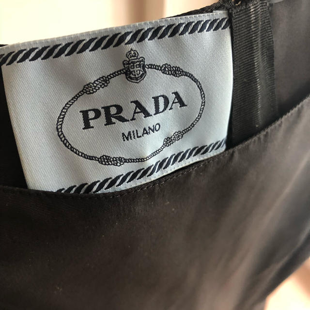 PRADA(プラダ)の美品♡ PRADA リトルブラックワンピース レディースのワンピース(ひざ丈ワンピース)の商品写真