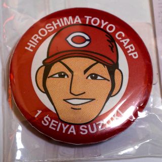 ヒロシマトウヨウカープ(広島東洋カープ)の新商品 広島カープ 鈴木誠也 イラスト缶バッジ 背番号1 ベースボールギャラリー(記念品/関連グッズ)