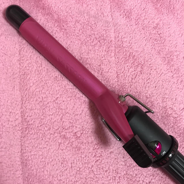 ヴィダルサスーン コテ 19mm vs ピンク スマホ/家電/カメラの美容/健康(ヘアアイロン)の商品写真