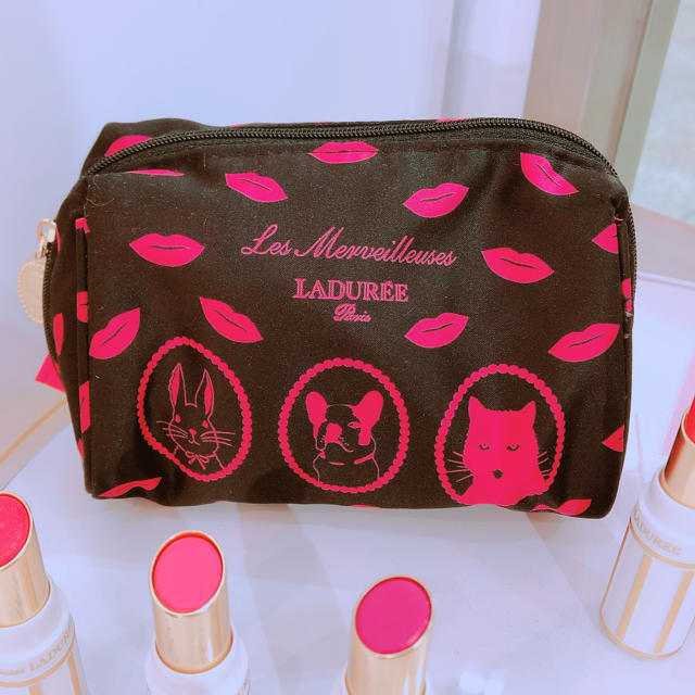 Les Merveilleuses LADUREE(レメルヴェイユーズラデュレ)のラデュレ 限定ポーチ&チーク&ふせん セット レディースのファッション小物(ポーチ)の商品写真