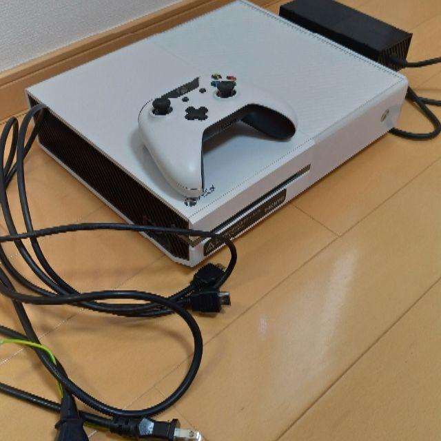 Xbox(エックスボックス)のXbox One本体（500GB）ホワイト エンタメ/ホビーのゲームソフト/ゲーム機本体(家庭用ゲーム機本体)の商品写真