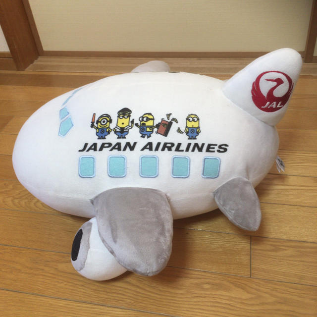 JAL(日本航空)(ジャル(ニホンコウクウ))の【非売品】JAL ミニオン クッション エンタメ/ホビーのおもちゃ/ぬいぐるみ(キャラクターグッズ)の商品写真