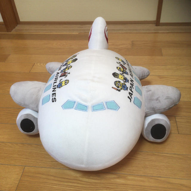 JAL(日本航空)(ジャル(ニホンコウクウ))の【非売品】JAL ミニオン クッション エンタメ/ホビーのおもちゃ/ぬいぐるみ(キャラクターグッズ)の商品写真