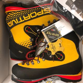 スポルティバ(LA SPORTIVA)の猫汁様専用ネパールキューブ スポルティバ EU43.5※定価88,560円(登山用品)