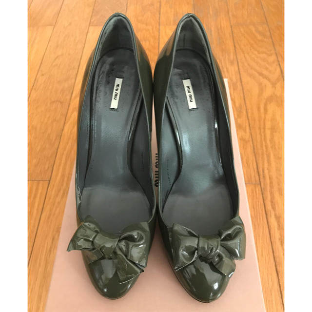 MIUMIUリボンピンヒールパンプス グレー 39