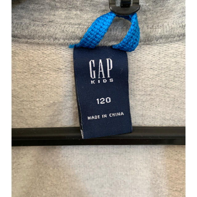 GAP Kids(ギャップキッズ)のGAP 120㎝ グレー コットン ジップアップベスト キッズ/ベビー/マタニティのキッズ服男の子用(90cm~)(ジャケット/上着)の商品写真