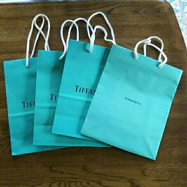 Tiffany & Co.(ティファニー)のチェロキー様専用ページです。Tiffany  ショップ紙袋4枚セット レディースのバッグ(ショップ袋)の商品写真