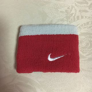 ナイキ(NIKE)のアツコ様専用✨NIKE✨リストバンド (赤 ③) (黒 ①)(ブレスレット/バングル)