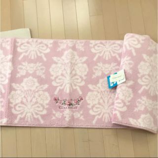 LAURA ASHLEY - ローラアシュレイ キッチンマット240センチの通販 by i ...