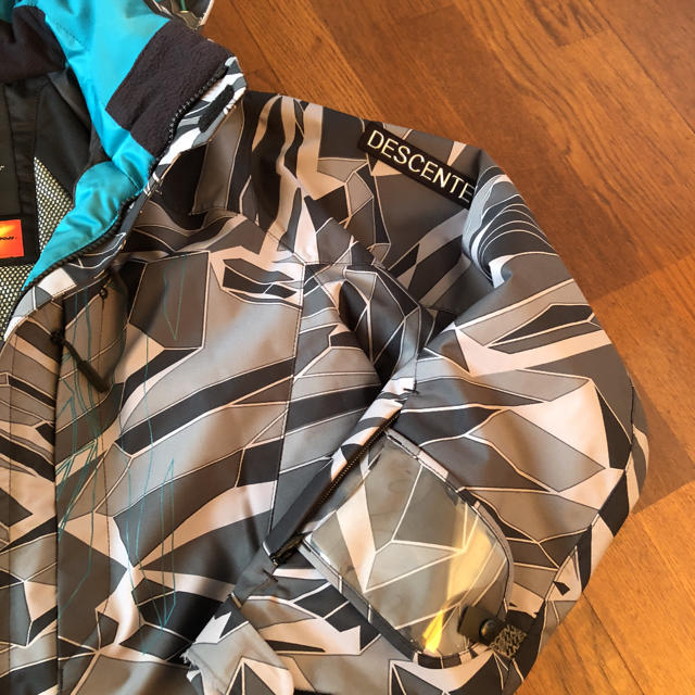 美品デモモデル○デサント DESCENTE○スキーウェア上下 メンズLサイズ