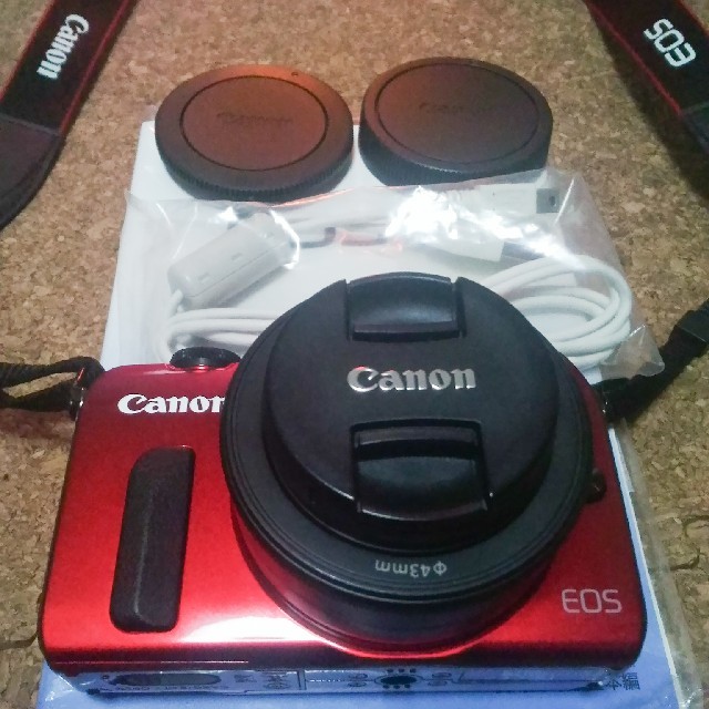 Canon(キヤノン)のCanon EOS MとEF-M22mm F2セット スマホ/家電/カメラのカメラ(ミラーレス一眼)の商品写真