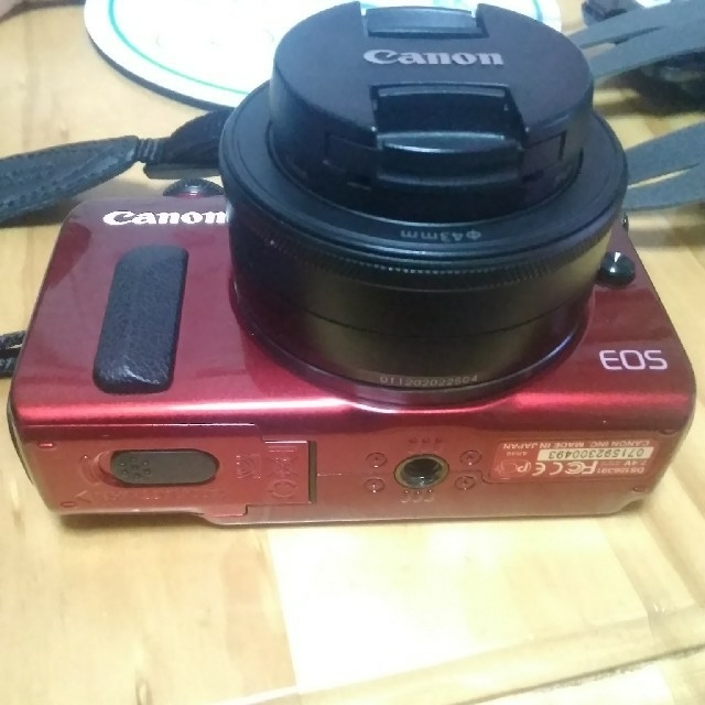 Canon(キヤノン)のCanon EOS MとEF-M22mm F2セット スマホ/家電/カメラのカメラ(ミラーレス一眼)の商品写真