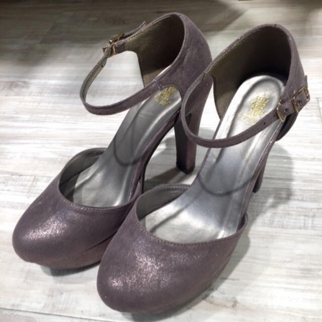 la belle Etude(ラベルエチュード)のラベルエチュード  シルバー パンプス レディースの靴/シューズ(ハイヒール/パンプス)の商品写真