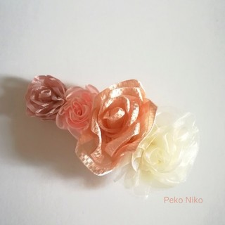 ラッピング無料☆オーガンジーリボンの薔薇ヘアクリップ 桜(ヘアアクセサリー)
